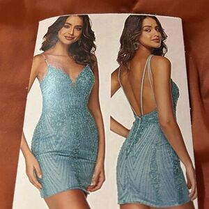 Alyce Paris fitted formal dress size great for homecoming if or formal event.